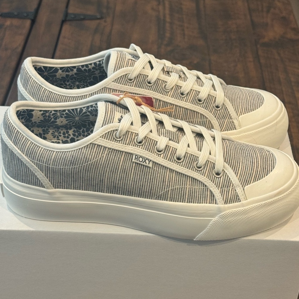Roxy Cruizer Platform Sneaker